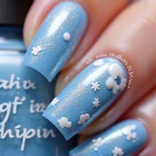 Nail art d'hiver avec des paillettes et des motifs de flocons